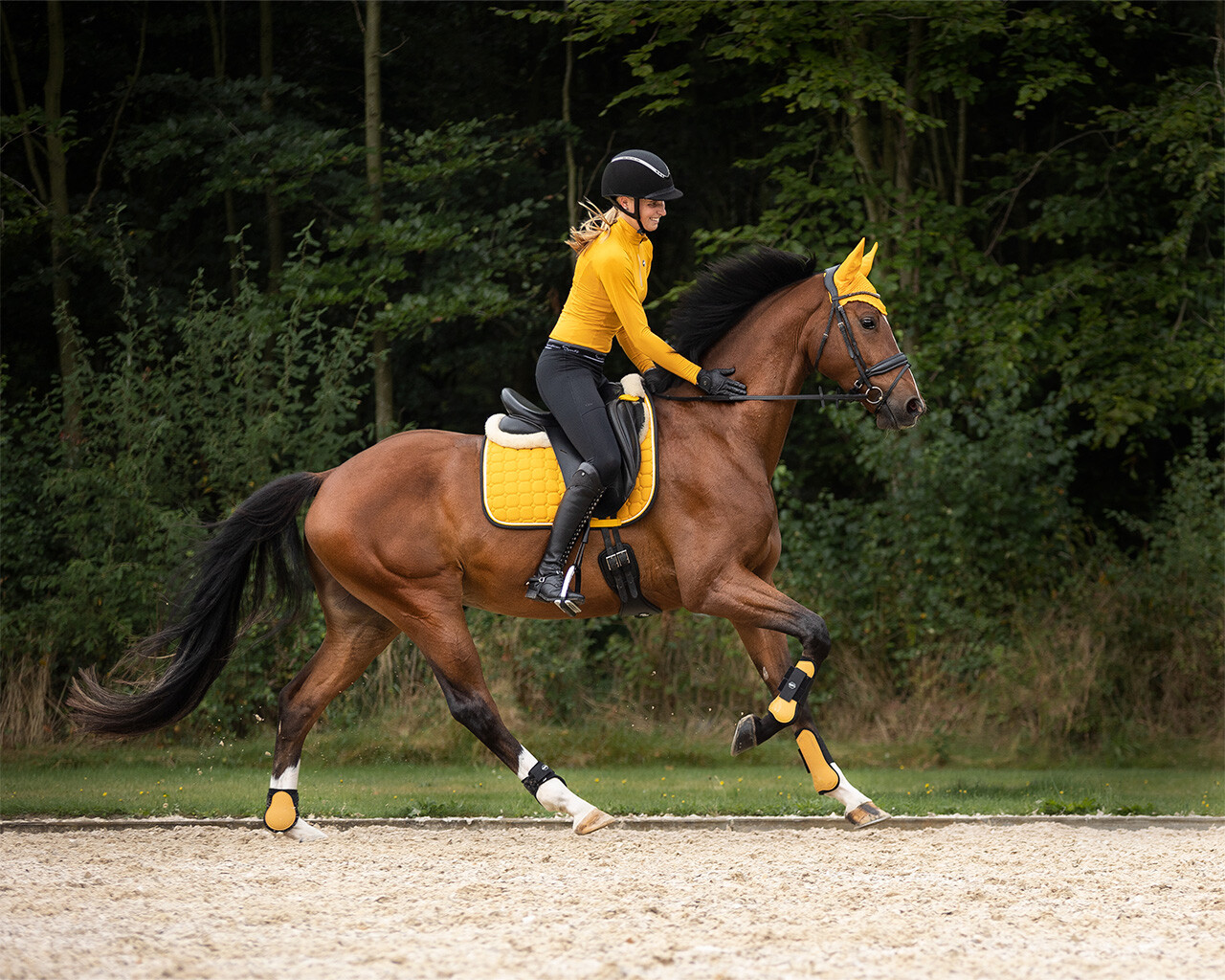 Podsedlová dečka QHP Florence žlutá