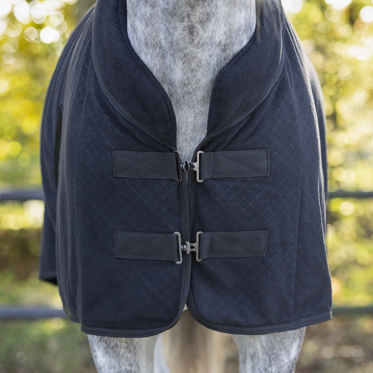 Odpocovací deka QHP Zahra, černá