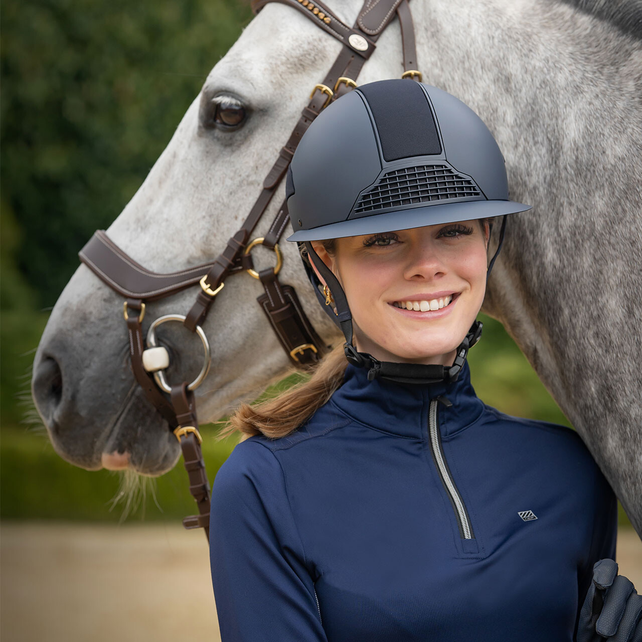Jezdecká přilba QHP Austyn Polo Visor, tmavě modrá